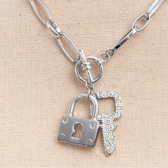 Silver tone link necklace toggle front closure & lock & key with clear stones - Picture 4 of 12